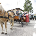 Fahren in einer Pferdekutsche bei der Feier
